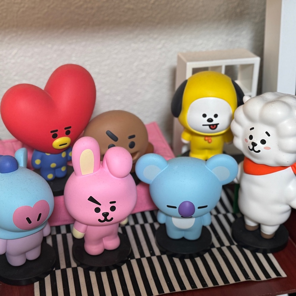 BT21 Characters Figurine Set of All 7 Characters